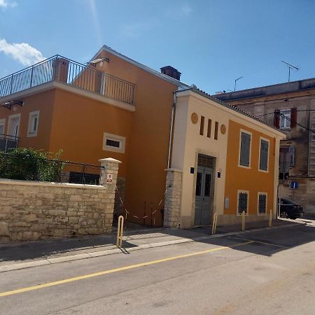 Oskar Amphitheater Apartments And Rooms With Free Parking Pula Exterior photo