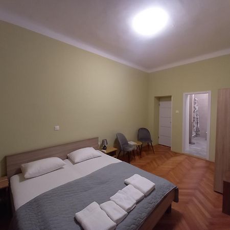 Oskar Amphitheater Apartments And Rooms With Free Parking Pula Room photo