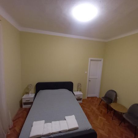 Oskar Amphitheater Apartments And Rooms With Free Parking Pula Room photo
