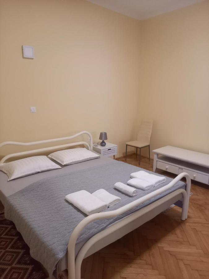 Oskar Amphitheater Apartments And Rooms With Free Parking Pula Room photo
