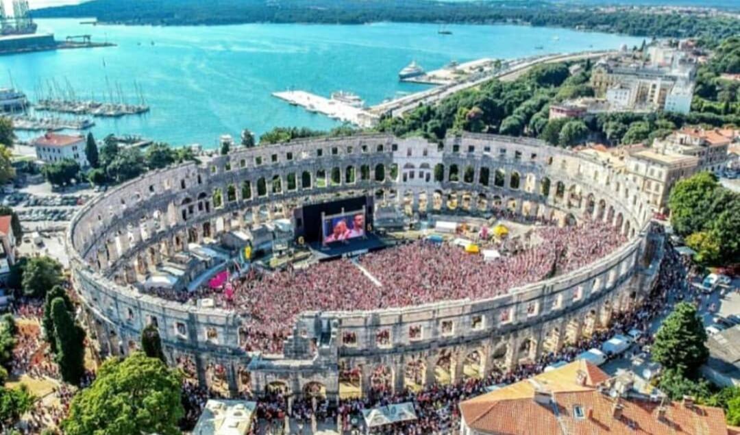 Oskar Amphitheater Apartments And Rooms With Free Parking Pula Exterior photo