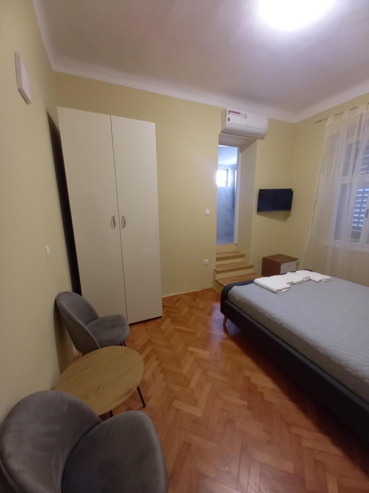 Oskar Amphitheater Apartments And Rooms With Free Parking Pula Room photo